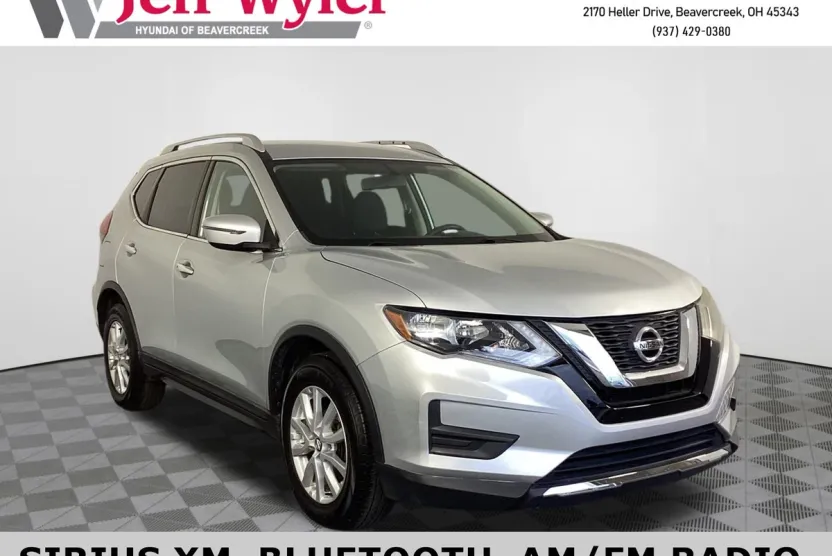 2018 Nissan Rogue SV photo 1