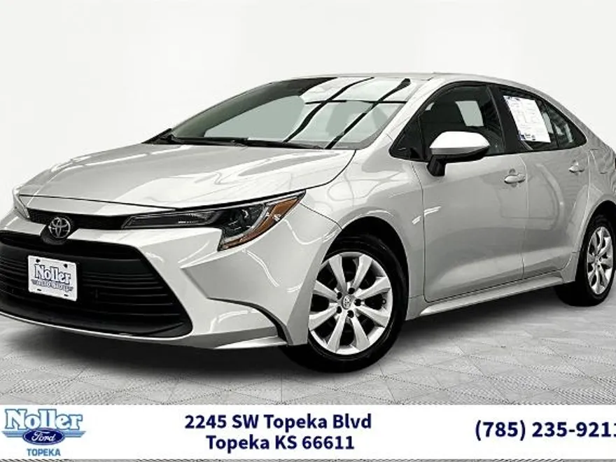 2023 Toyota Corolla LE photo 1