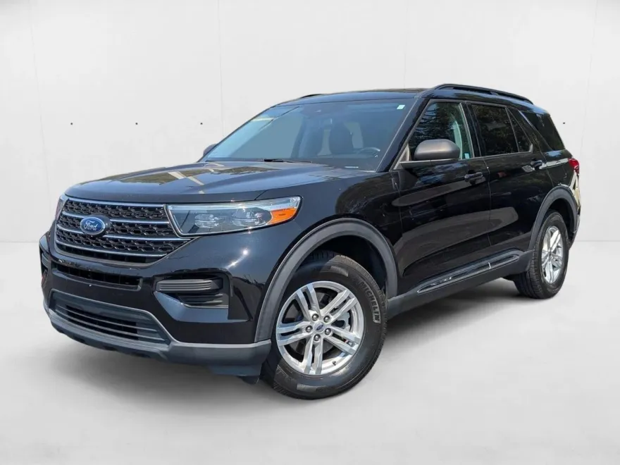 2021 Ford Explorer XLT photo 1