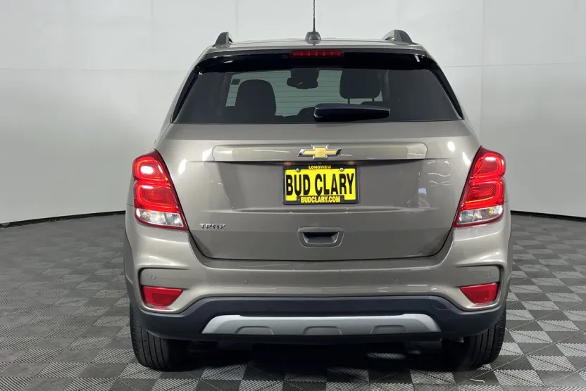 2021 Chevrolet Trax LT photo 1