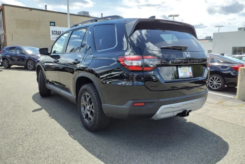 2025 Honda Pilot TrailSport photo 1