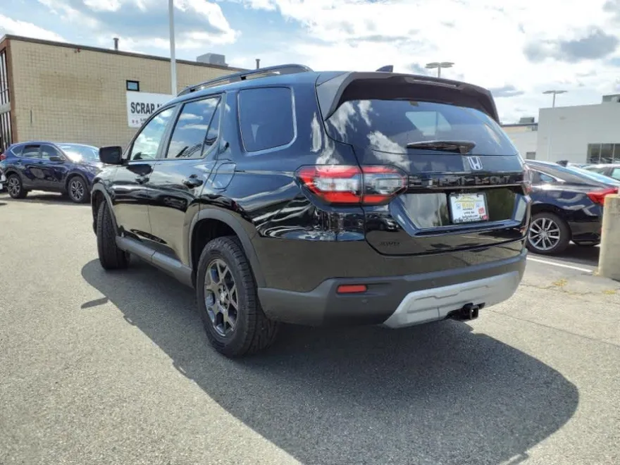 2025 Honda Pilot TrailSport photo 1