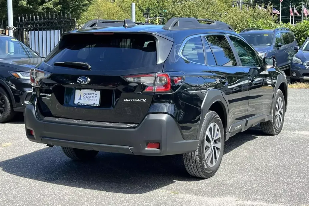2024 Subaru Outback Premium photo 1