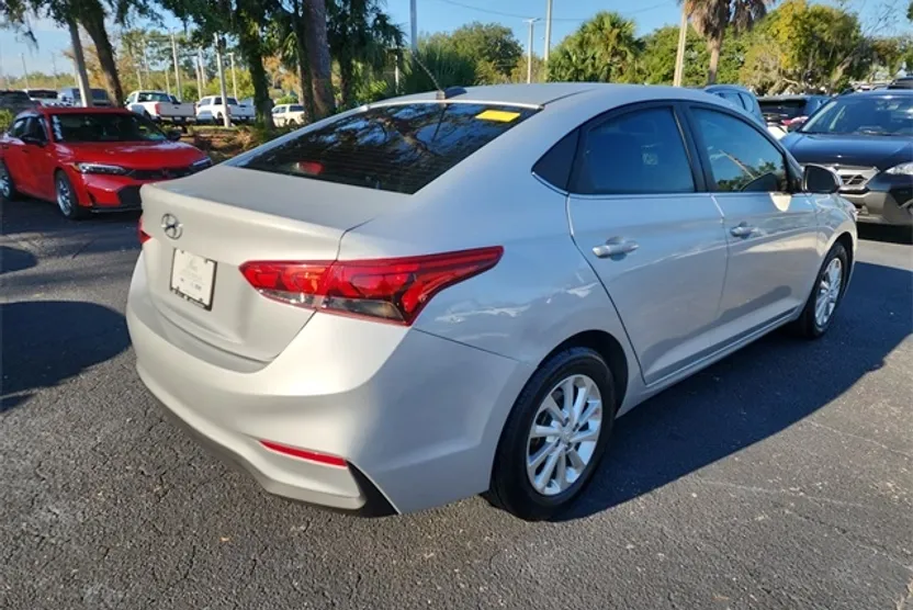 2022 Hyundai Accent SEL photo 1