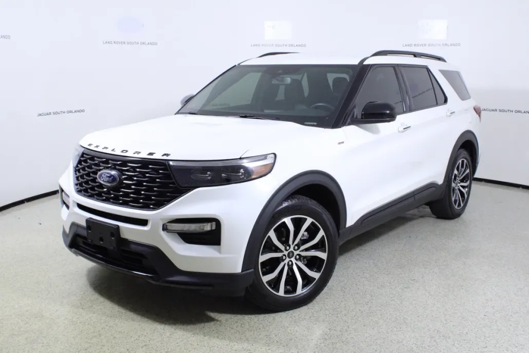 2023 Ford Explorer ST-Line photo 1