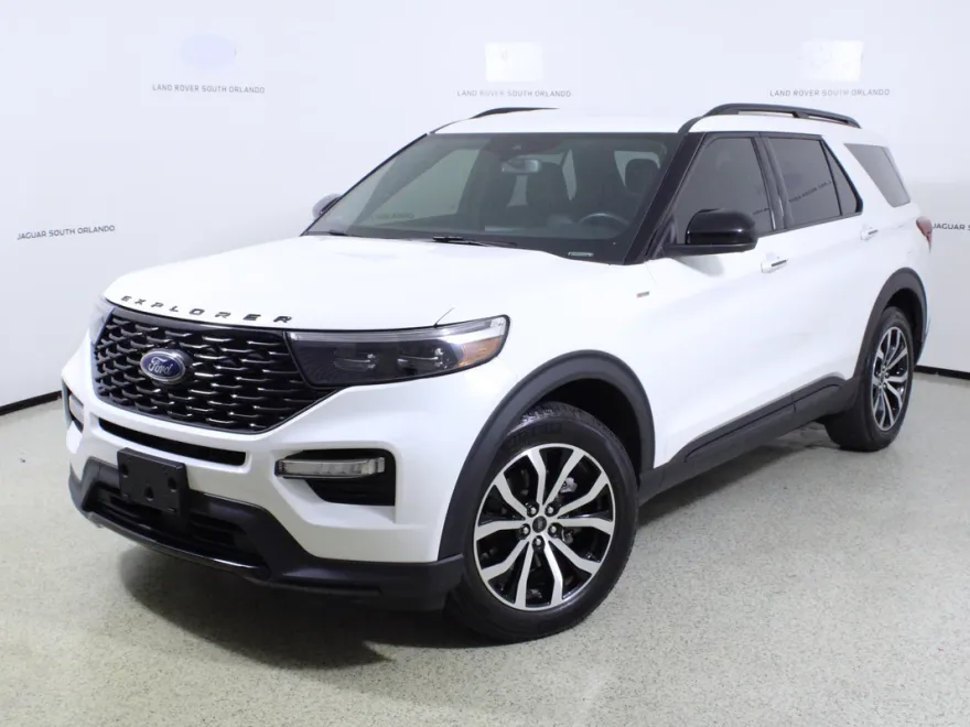 2023 Ford Explorer ST-Line photo 1