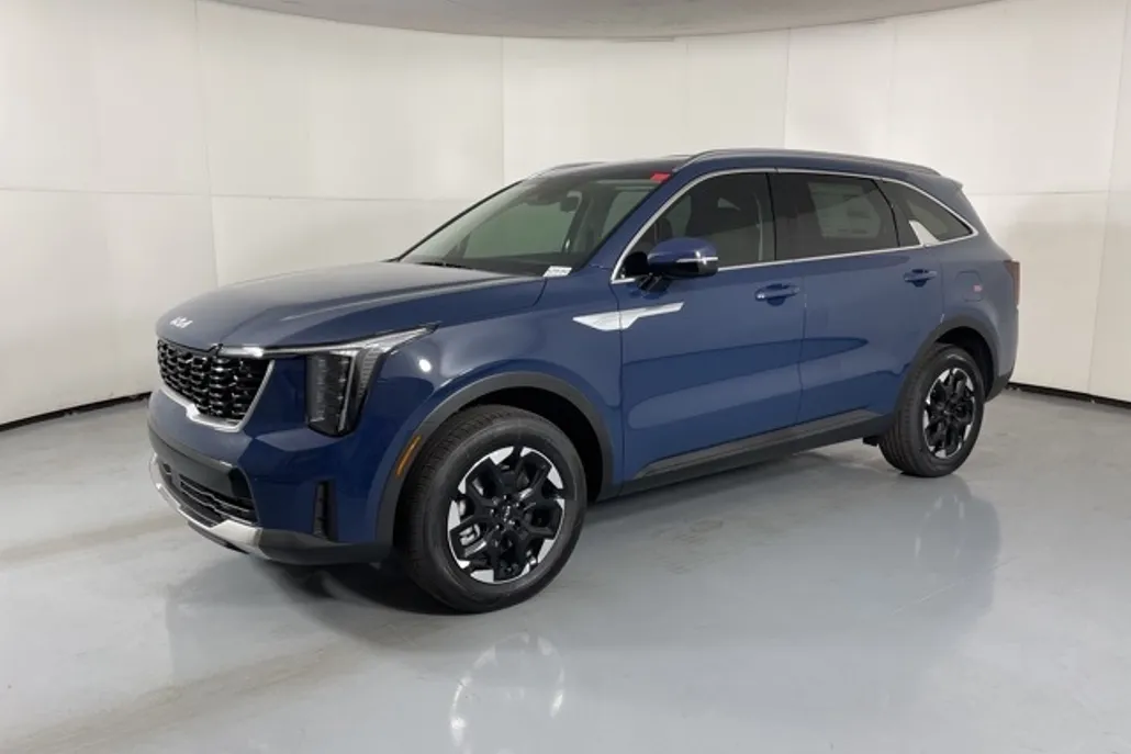 2025 Kia Sorento S photo 1