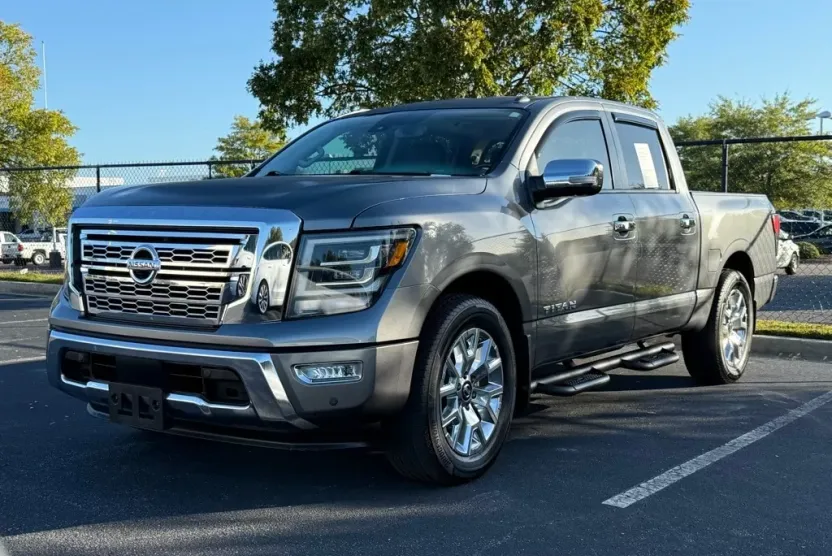 2021 Nissan Titan SL photo 1