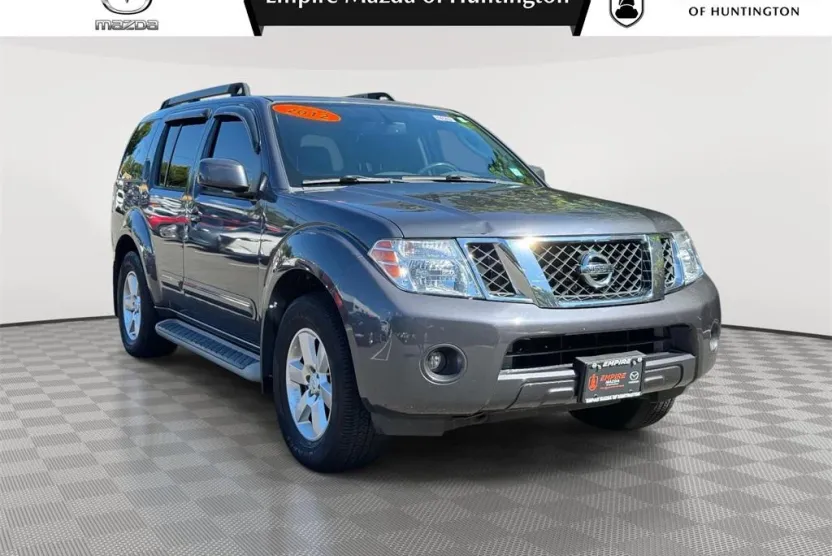 2012 Nissan Pathfinder SV photo 1