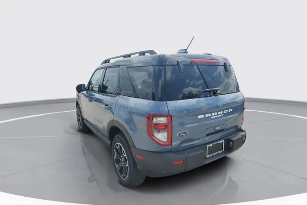 2025 Ford Bronco Sport Outer Banks photo 1