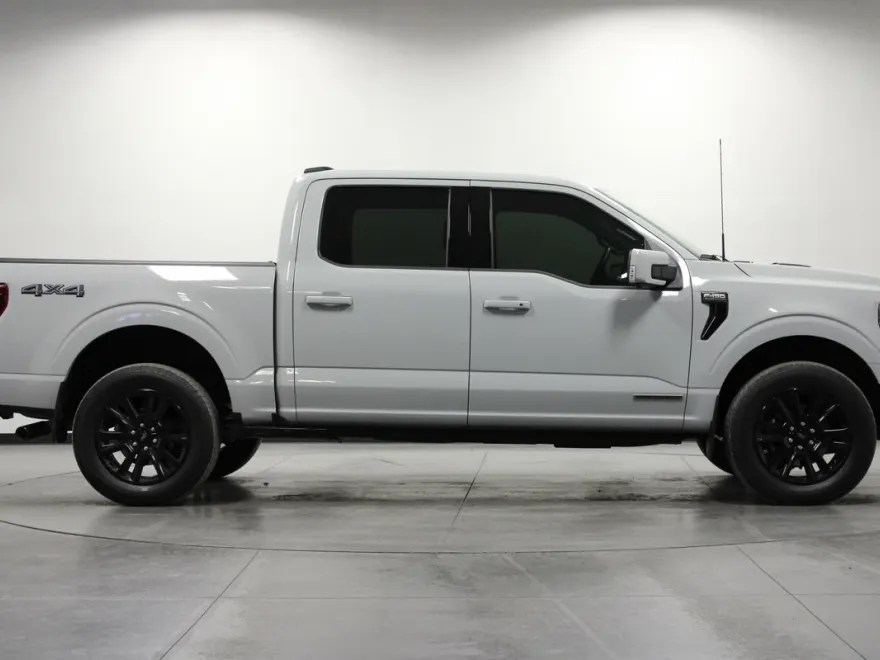 2024 Ford F-150 Platinum photo 1