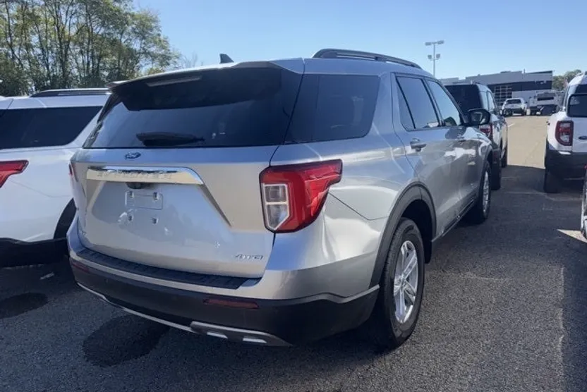 2022 Ford Explorer XLT photo 1