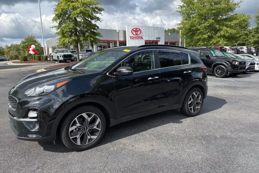 2022 Kia Sportage EX photo 1