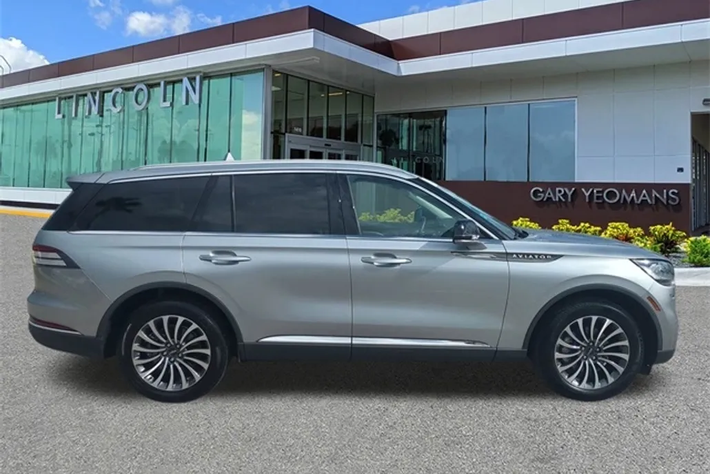 2023 Lincoln Aviator Standard photo 1