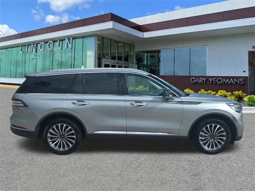 2023 Lincoln Aviator Standard photo 1