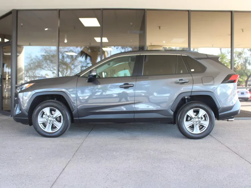 2024 Toyota RAV4 XLE photo 1