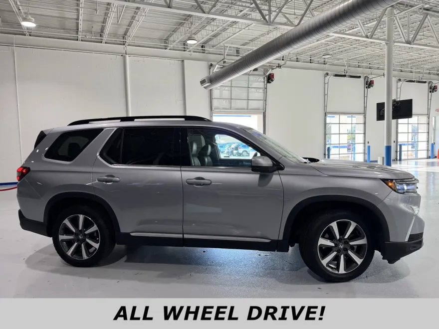 2024 Honda Pilot Touring photo 1