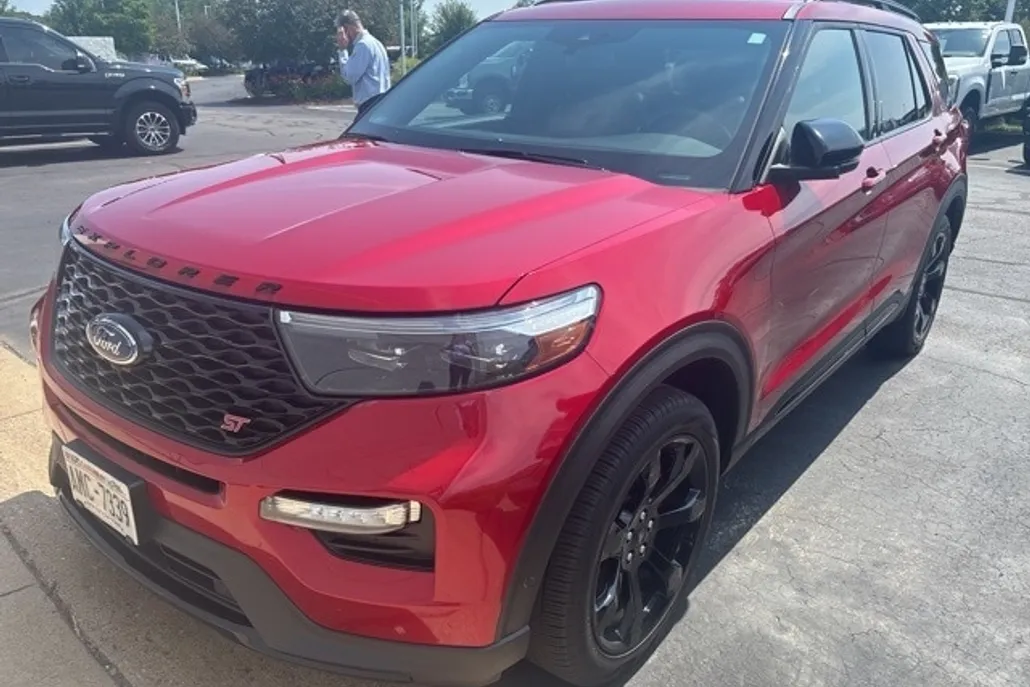 2021 Ford Explorer ST photo 1