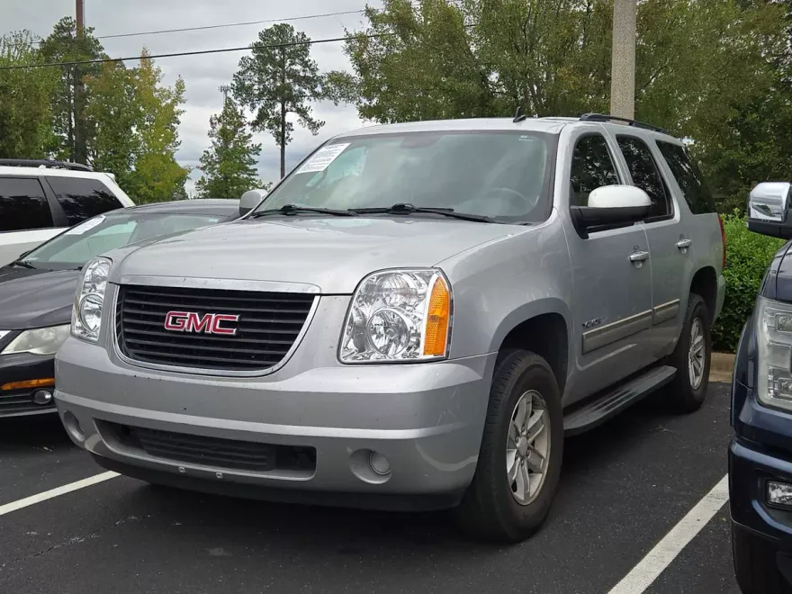 2011 Gmc Yukon SLE photo 1