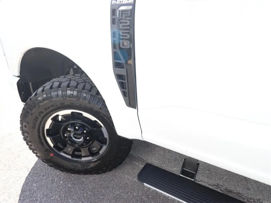 2026 Ford F-250 Platinum photo 1