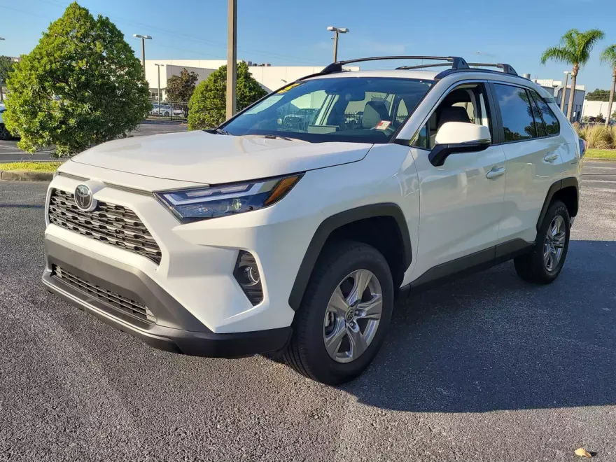 2025 Toyota RAV4 XLE photo 1