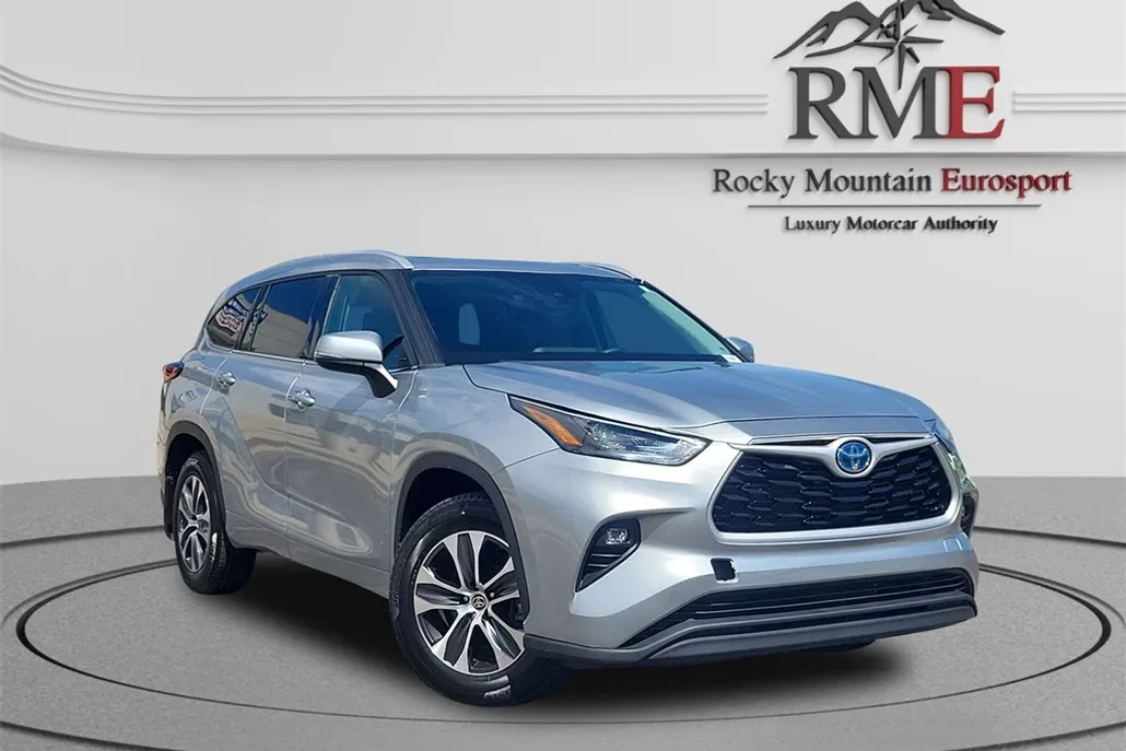 2022 Toyota Highlander Hybrid XLE photo 1