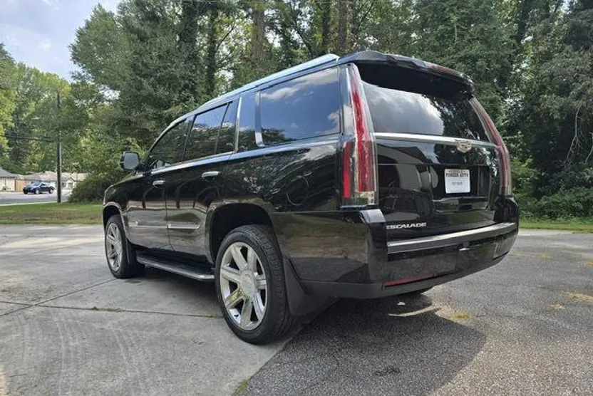 2019 Cadillac Escalade Luxury photo 1