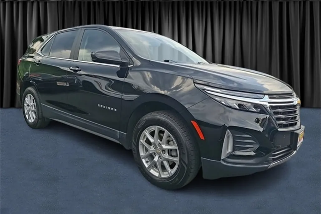 2022 Chevrolet Equinox LT photo 1