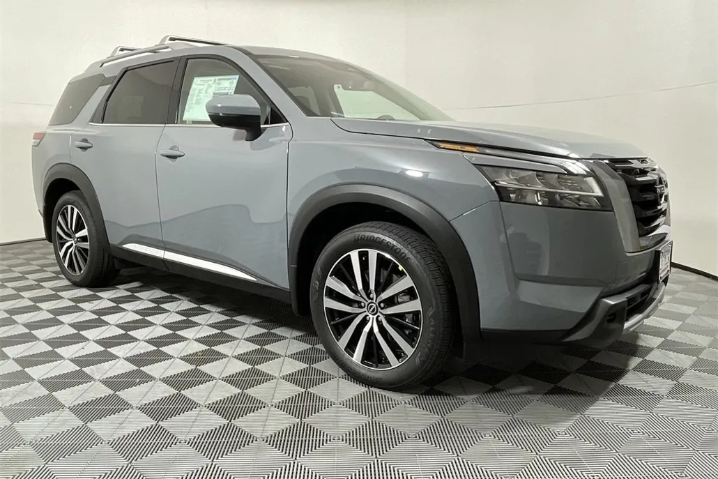 2025 Nissan Pathfinder Platinum photo 1