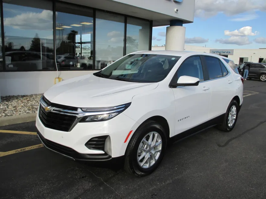2022 Chevrolet Equinox LT photo 1