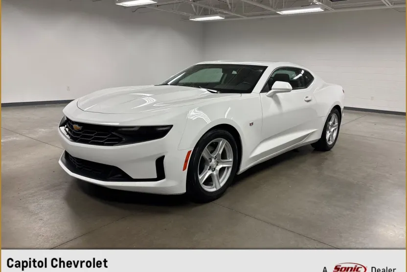 2023 Chevrolet Camaro 1LT photo 1