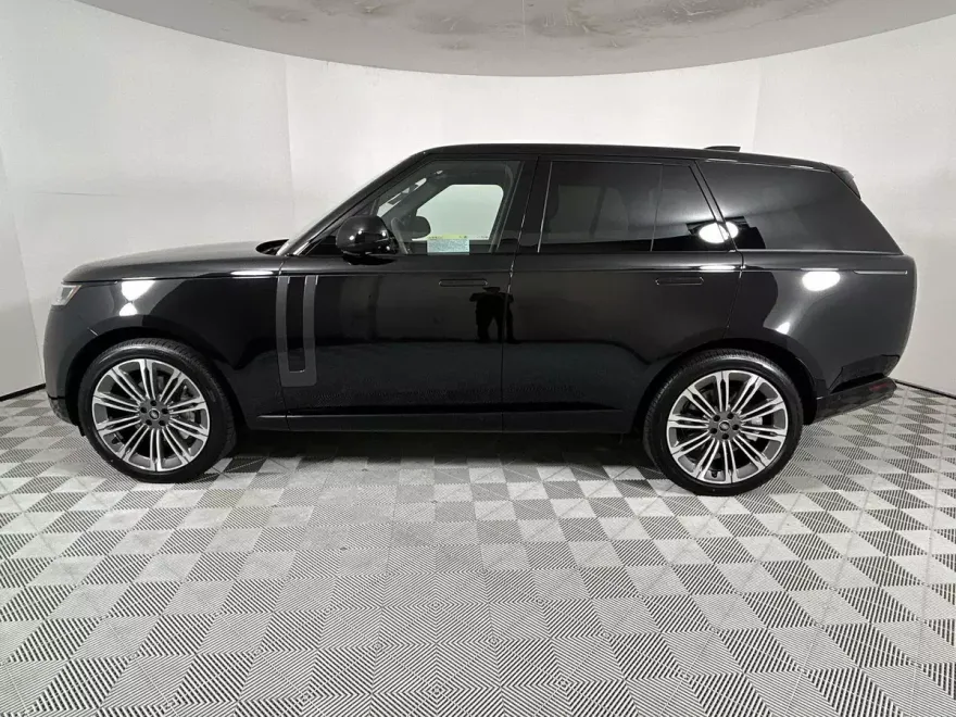 2025 Land Rover Range Rover SE photo 1