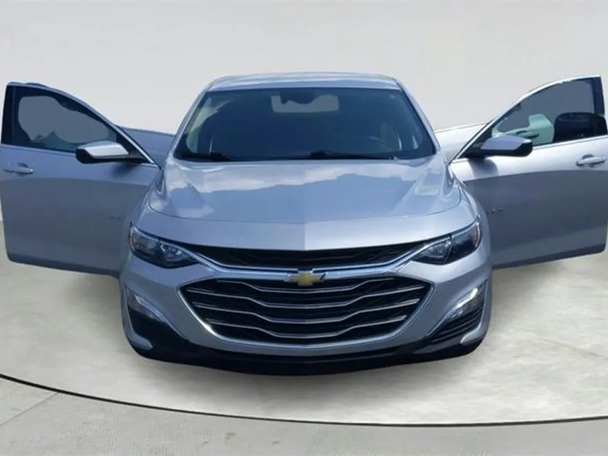 2022 Chevrolet Malibu LS photo 1