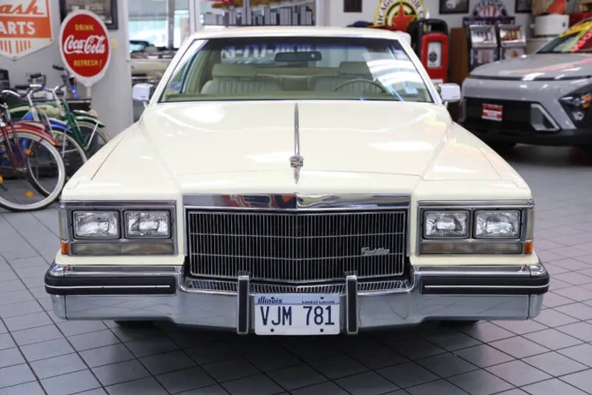 1983 Cadillac DeVille photo 1