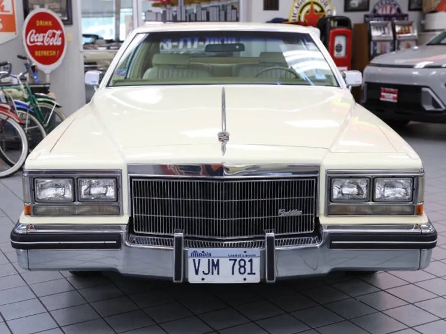 1983 Cadillac DeVille photo 1
