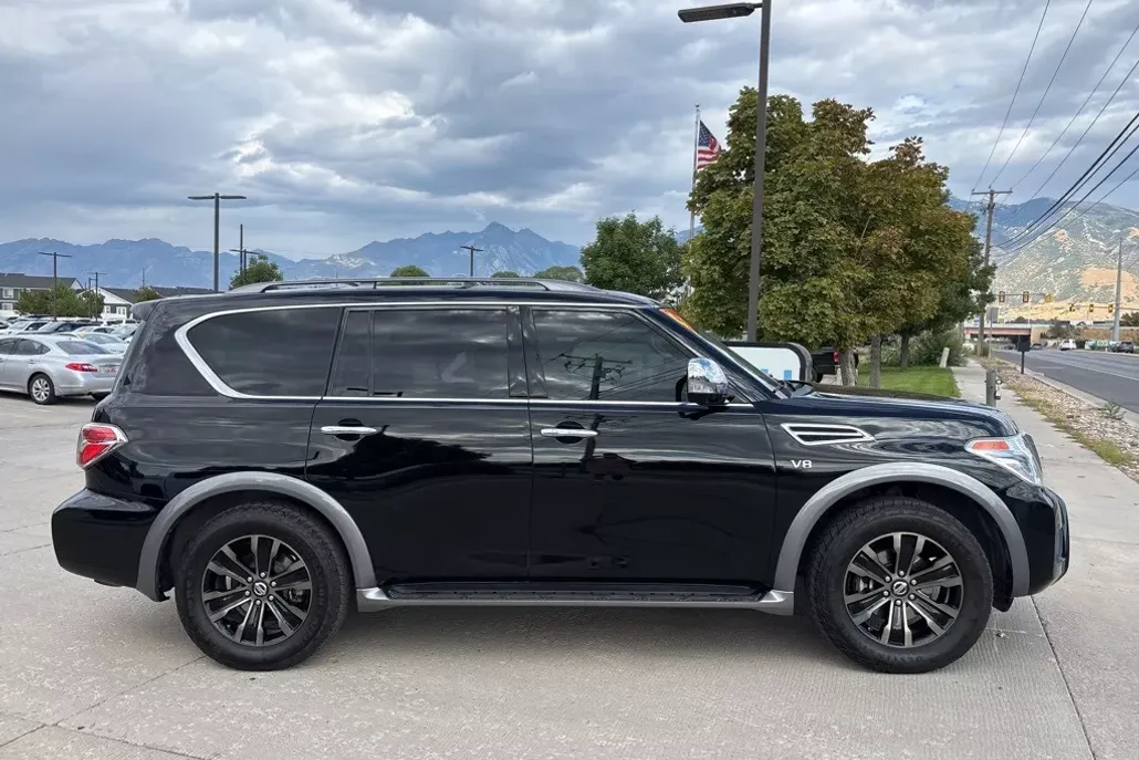 2017 Nissan Armada Platinum photo 1