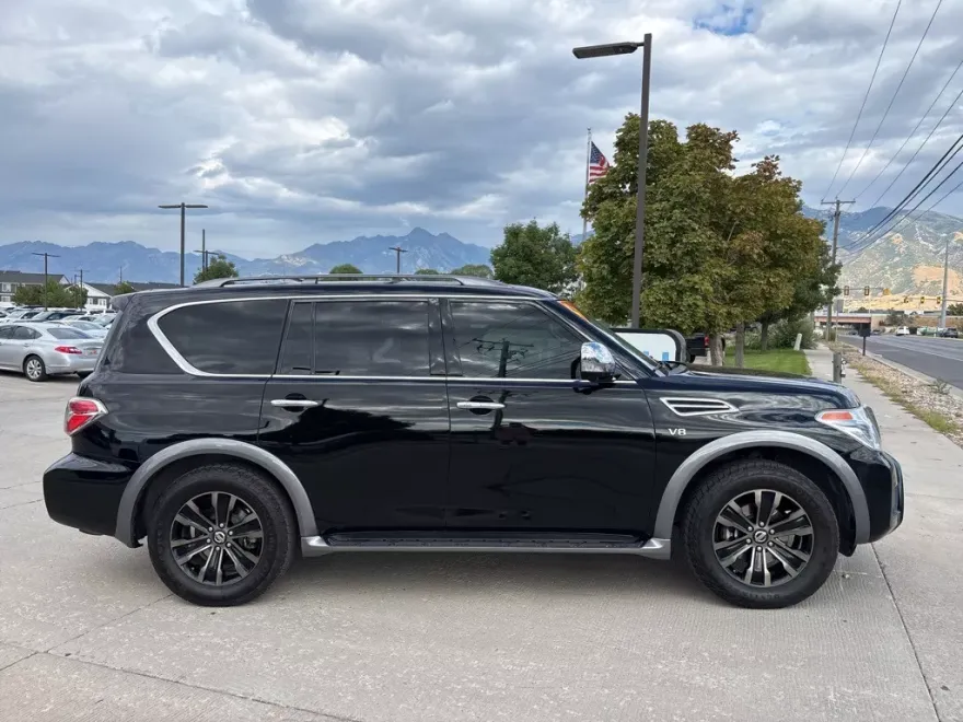 2017 Nissan Armada Platinum photo 1