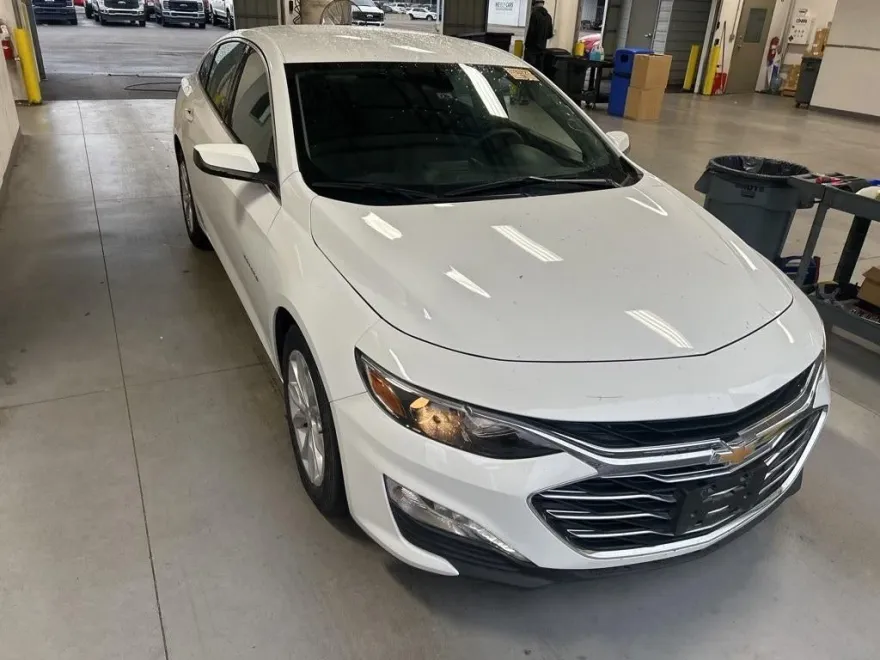 2024 Chevrolet Malibu 1LT photo 1