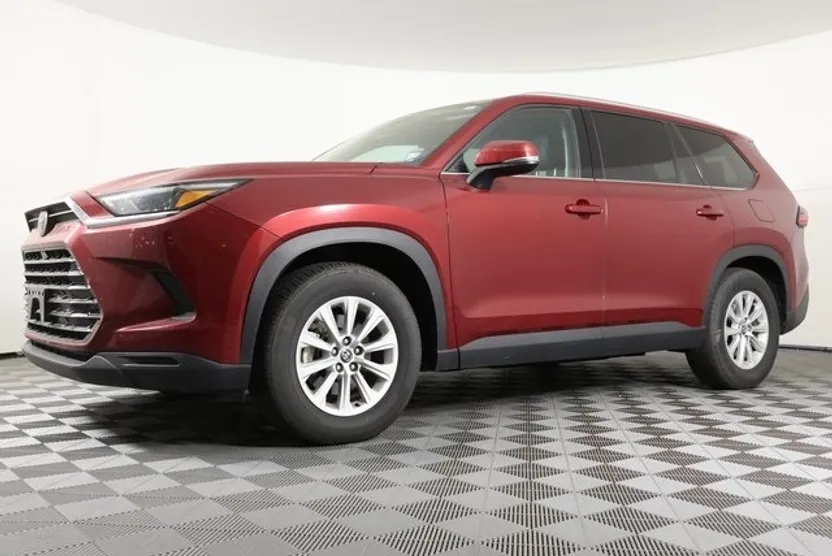 2024 Toyota Grand Highlander XLE photo 1