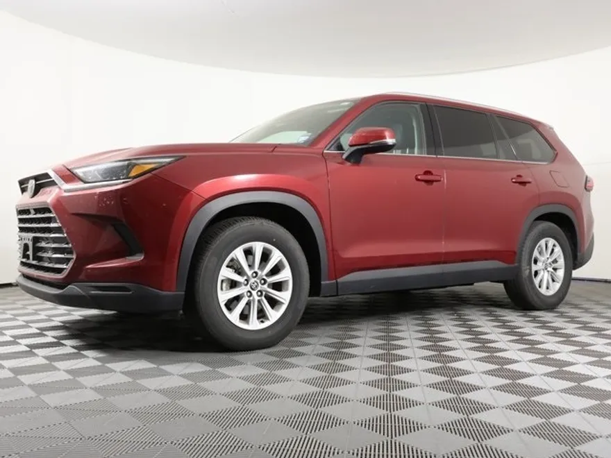 2024 Toyota Grand Highlander XLE photo 1