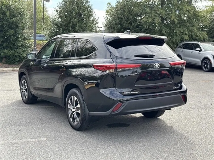2022 Toyota Highlander XLE photo 1