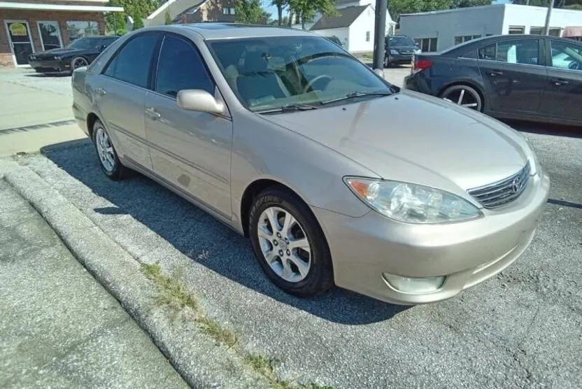 2005 Toyota Camry XLE V6 photo 1