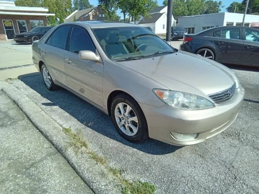 2005 Toyota Camry XLE V6 photo 1