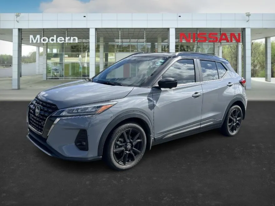 2022 Nissan Kicks SR photo 1