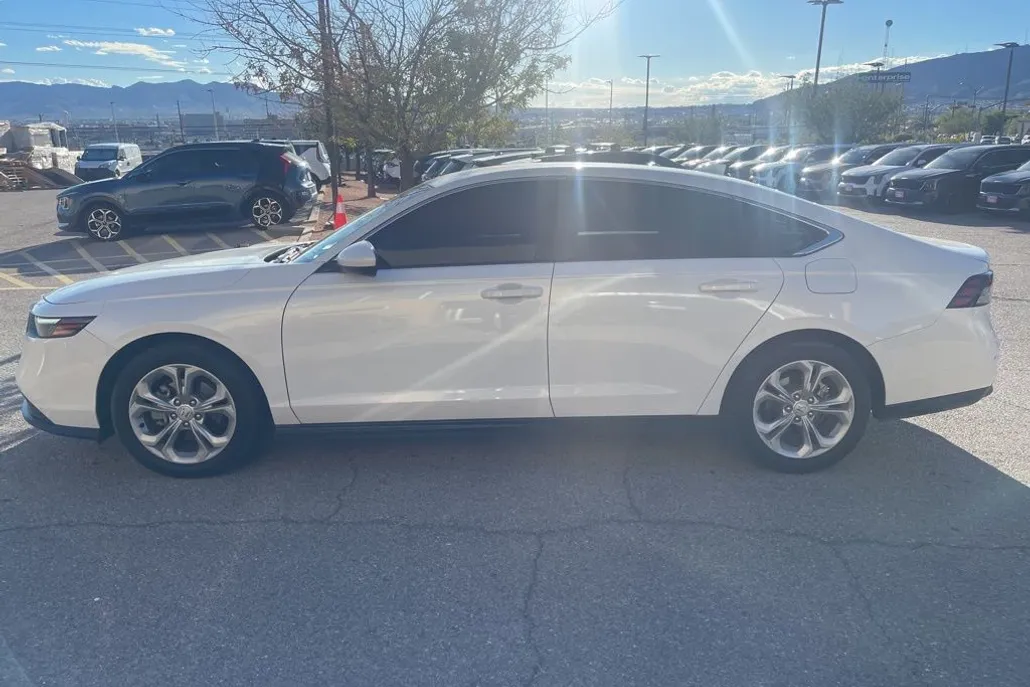 2023 Honda Accord LX photo 1