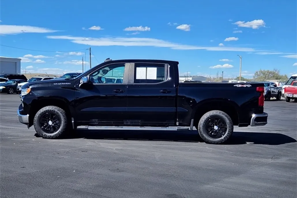 2024 Chevrolet Silverado 1500 LT photo 1