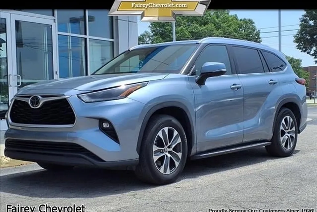 2021 Toyota Highlander XLE photo 1