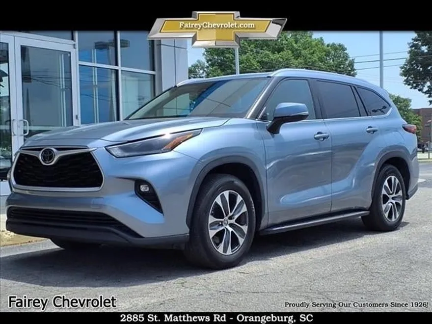 2021 Toyota Highlander XLE photo 1