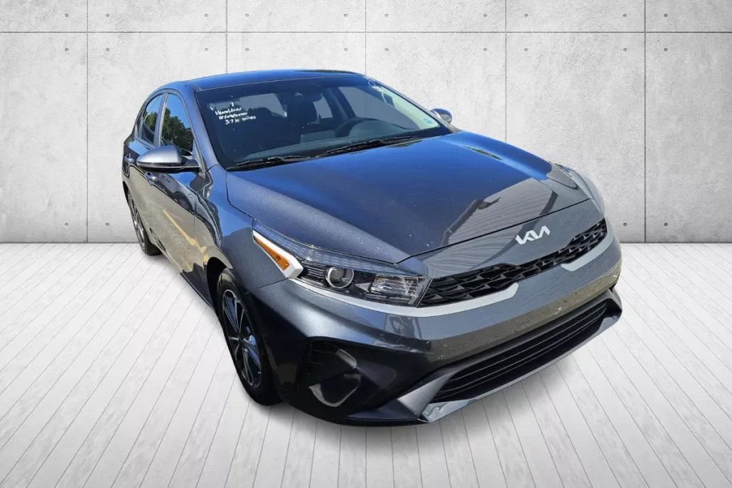 2023 Kia Forte LXS photo 1