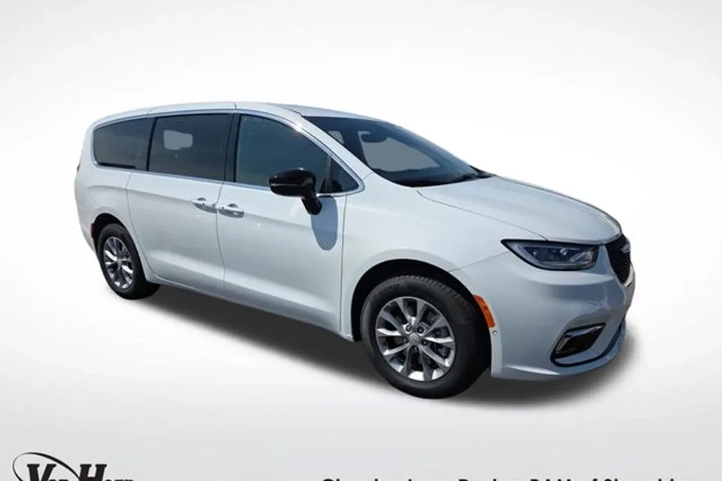 2026 Chrysler Pacifica photo 1